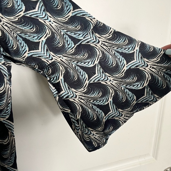 The Limited Chic Blue and White Long Sleeve Dress. NWT - Picture 3 of 4